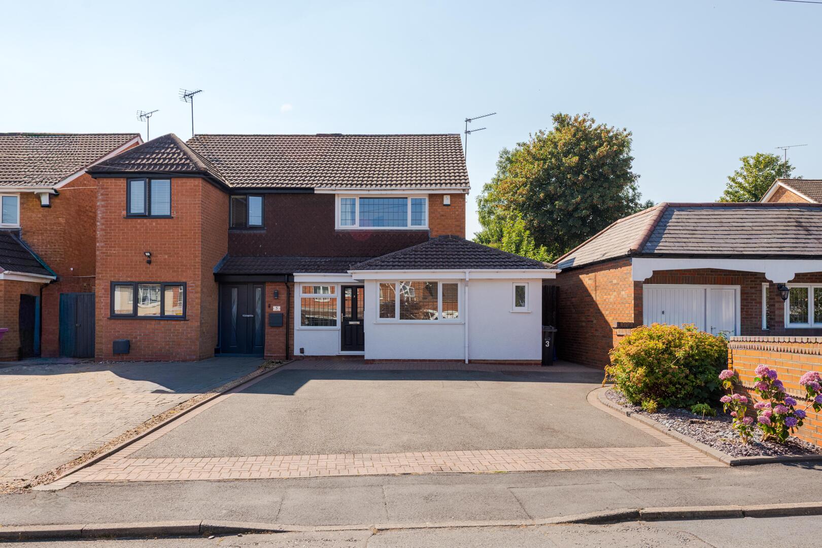3 bed property in Fir Grove, Stourbridge